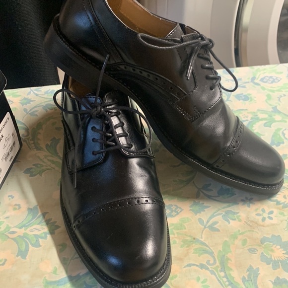 Black dress shoes 10.5 D worn once JCPenny -J Ferrar